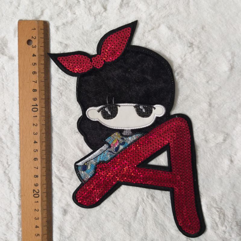 Hình may  và hình ủi cô gái .