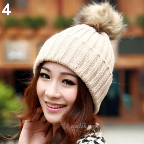 Nón len giữ ấm phối cầu bông trên đỉnh đầy cá tính và nhiều màu sắc dành cho nữ và nam