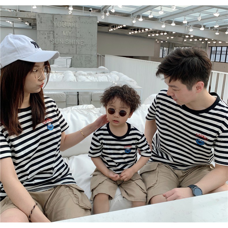 Áo Gia Đình - Đồng Phục Gia Đình Familylove - Mẫu Sọc Trắng Đen Logo Elmo Dễ Thương