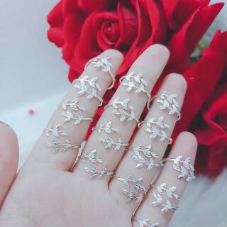 Nhẫn bạc nữ hình chiếc lá điệu đà