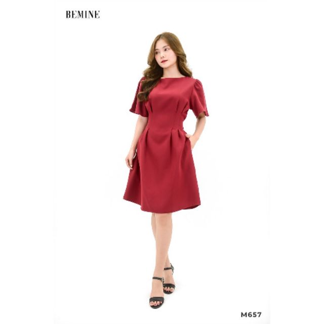 Đầm váy màu đỏ đô thắt nơ eo