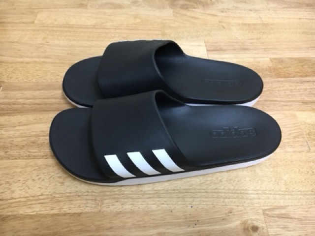 Dép adidas chính hãng ạ