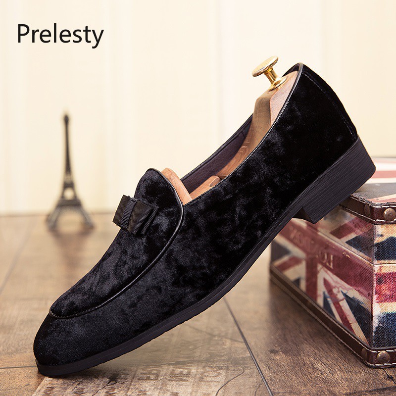 Pointed leather shoes with luxurious bow tie for men