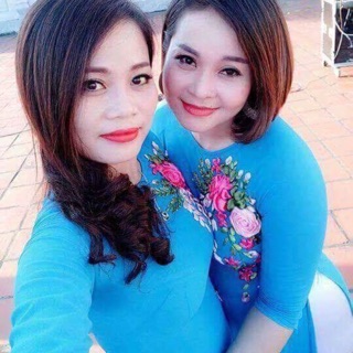 Áo dài lụa thêu ruy băng