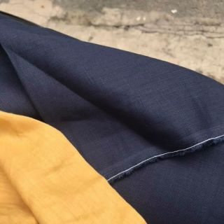 Vải linen tưng dầy màu xanh đen.