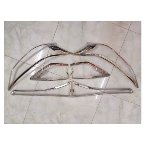 viền đèn pha hậu Veloz