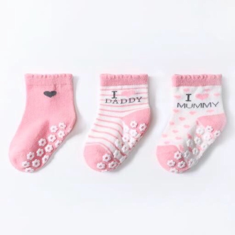 Sét 3 đôi tất cotton cổ cao chống trơn trượt Mummy ,Daddy cho bé trai bé gái