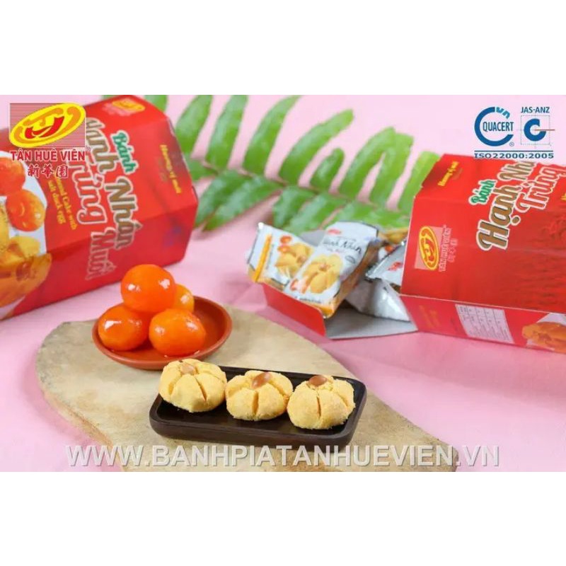 Bánh hạnh nhân trứng muối Tân Huê Viên