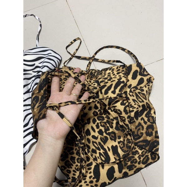 Áo kiểu yếm nữ phối đan dây lưng có mút ngực họa tiết beo + vằn | BigBuy360 - bigbuy360.vn