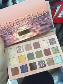 Bảng phấn mắt NoVo CINDERELLA 18 ô