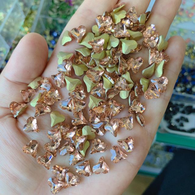 Đá khối trái tim trang trí móng
