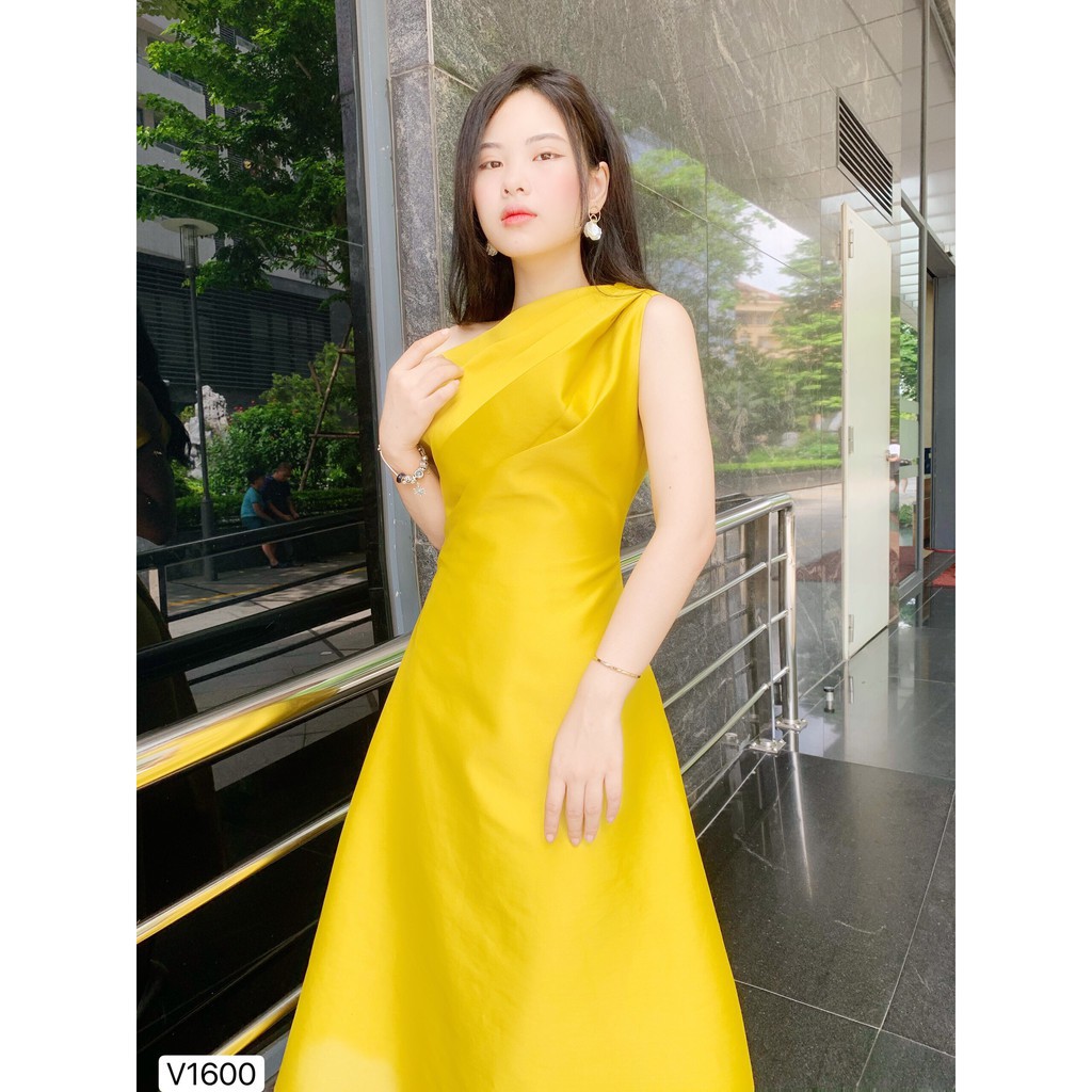 Váy vàng xòe lệch vai V1600 - Váy Xinh DVC ( Ảnh mẫu và ảnh trải sàn do shop tự chụp )