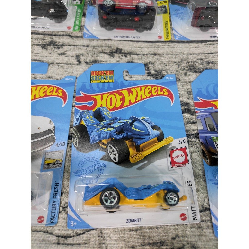 Xe mô hình Hot Wheels Zombot (Dòng cơ bản)