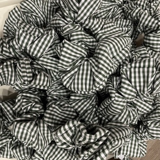 Dây cột tóc Scrunchie vải caro xanh lá cây