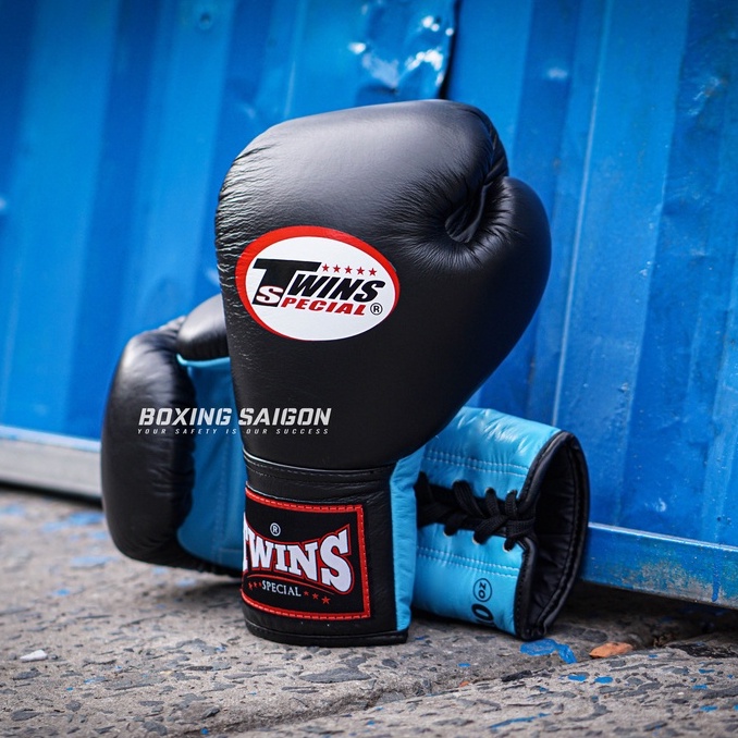 Găng tay Boxing Muay Thai Twins BGLL1 Lace-up - Black/Light Blue