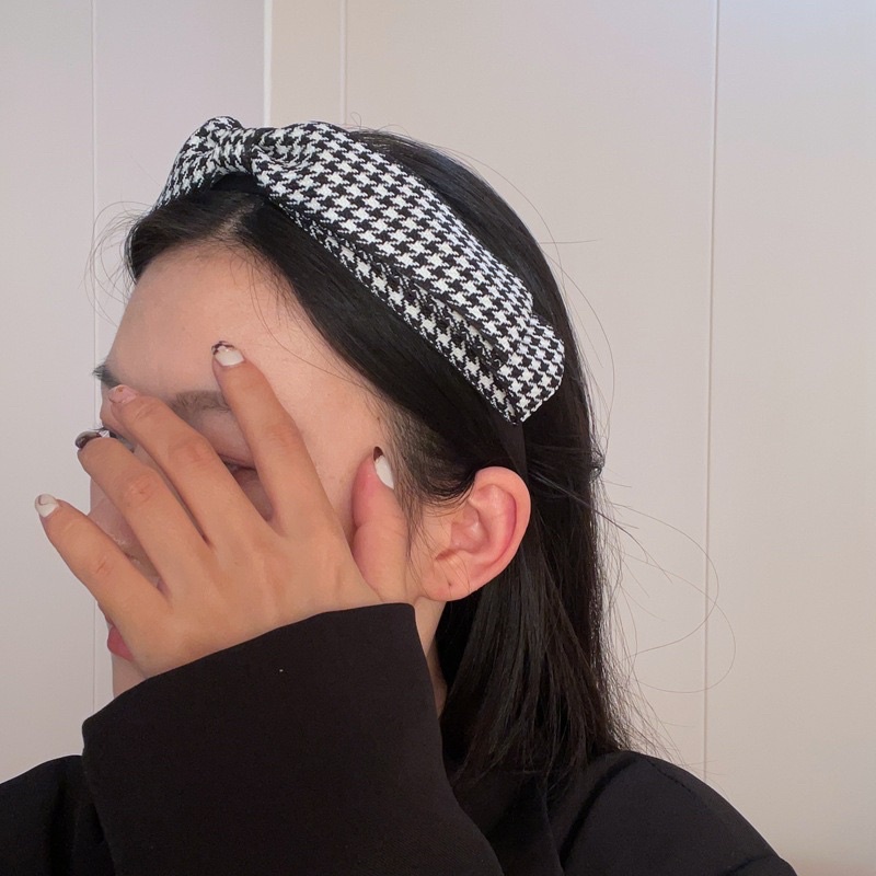 Bờm tóc và nơ kẹp tóc hoạ tiết caro hiện đại BN1