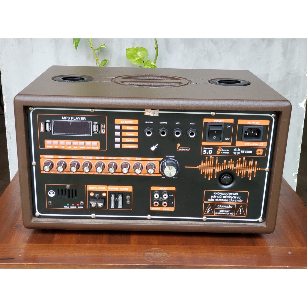 Amply dàn sách tay MTMAX MT-204Pa công suất lớn. Thiết kế tinh tế không kèm phần mạnh mẽ