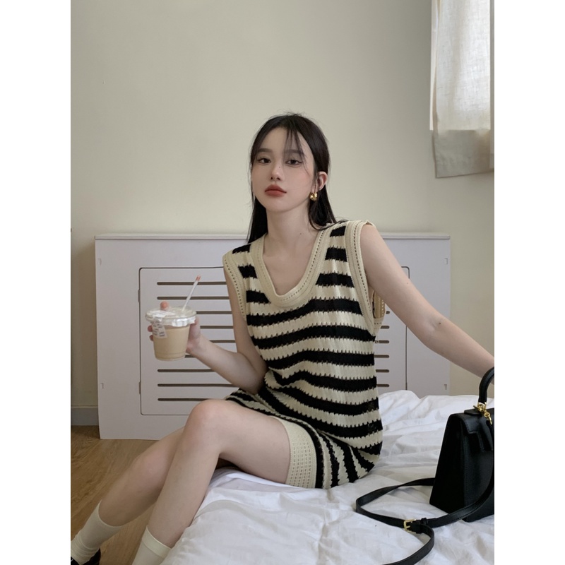 Đầm Dệt Kim Hai Dây Dáng Rộng Kẻ Sọc Phong Cách Hàn Quốc