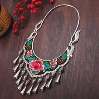 Kiềng cổ thêu hoa văn thổ cẩm