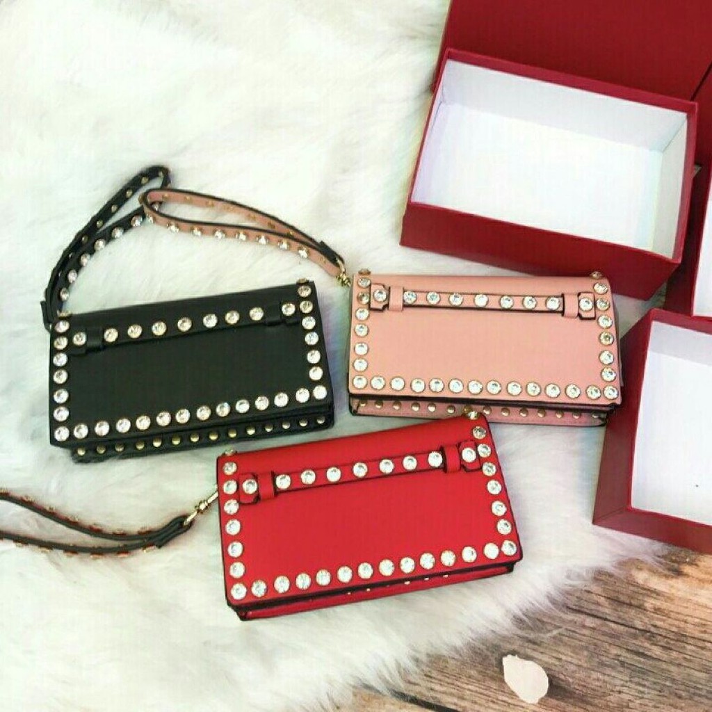 Clutch Valentino cân đá viền