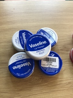 DƯỠNG MÔI VASELINE 3 MÀU