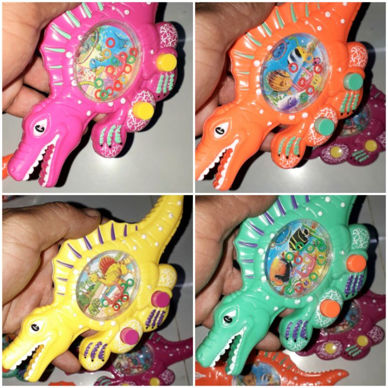 Một chiếc game bấm nước hình khủng long bằng nhựa