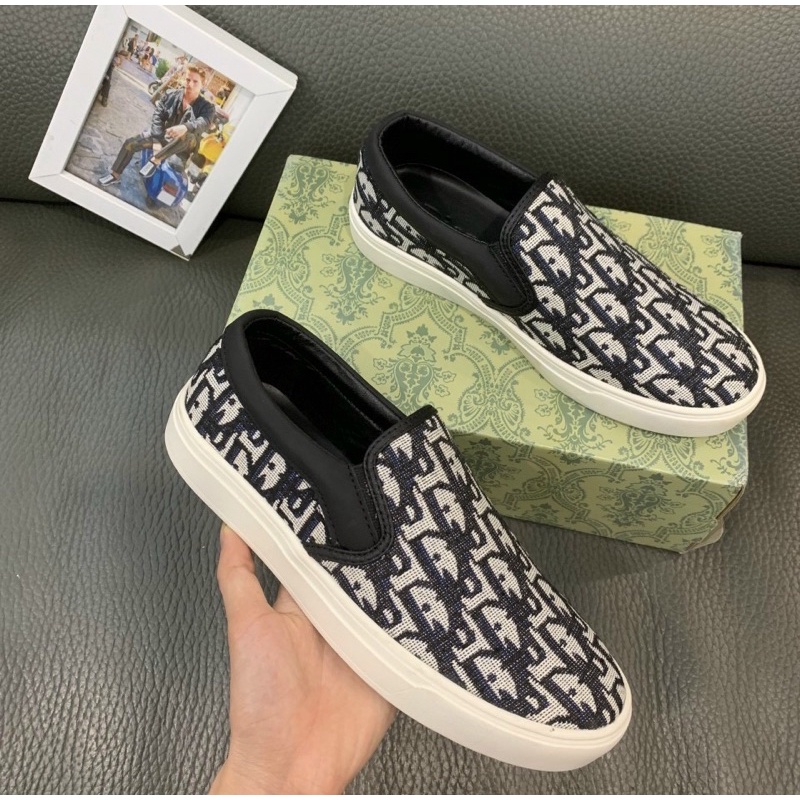 Giầy slip on thời trang nam có hoạ tiết logo, Giầy sục nam đế trắng mũi tròn phong cách trẻ trung btshop từ 38 đến 42