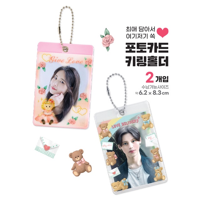 DAISO Set 2 thẻ ảnh trong suốt có móc khóa màu hồng/đen dễ thương