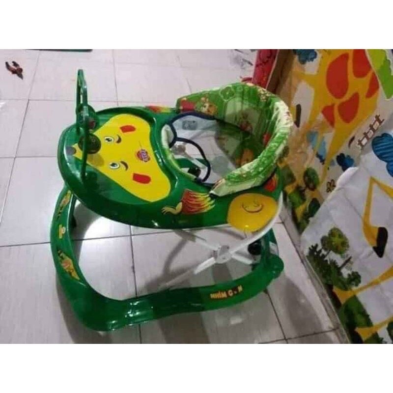 Xe tập đi cho bé