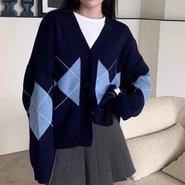 KHOÁC CARDIGAN Ô TRÁM GIỮA HÀN QUỐC