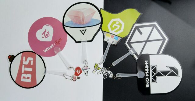 Quạt lightstick có móc khóa BTS, Wanna one, EXO, Seventeen, Twice, GOT7