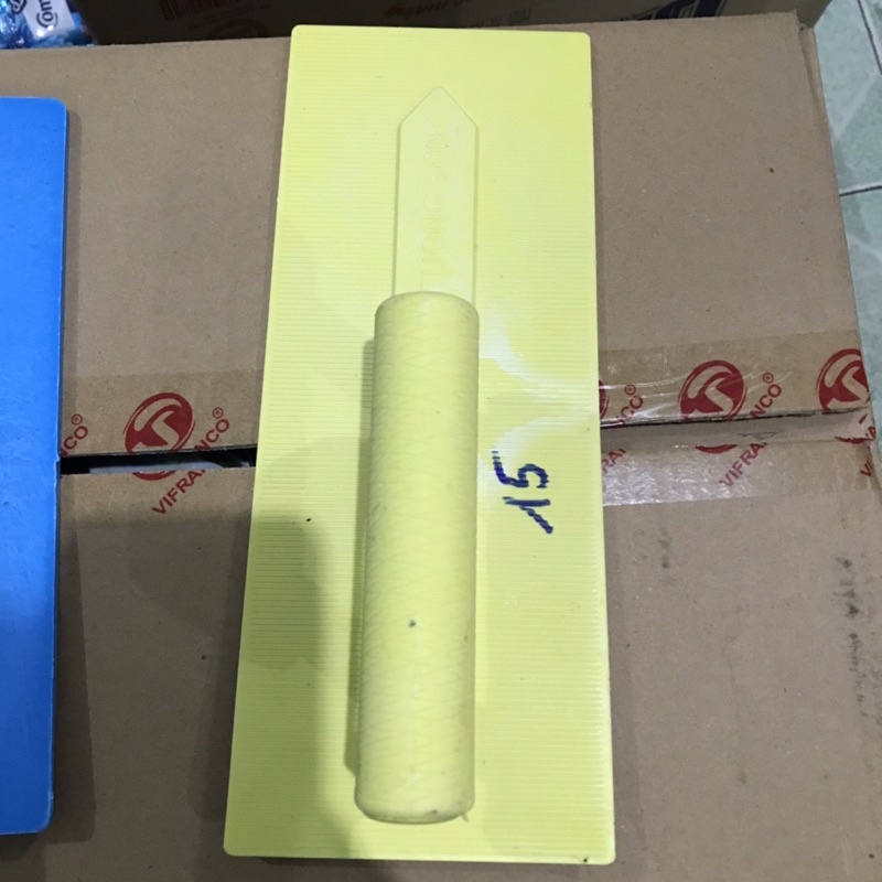 Bàn xoa nhựa dùng trong xây dựng