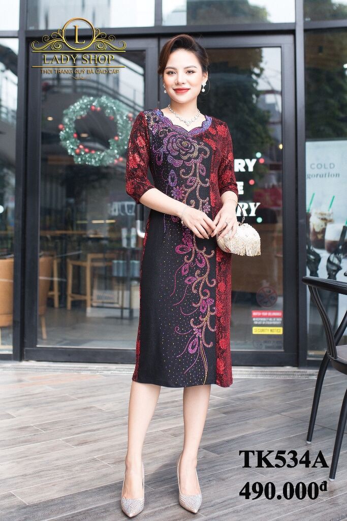 Đầm trung niên Ladyshop - Đầm thun nhũ đỏ chia khoang hoa dây đá TK534 | BigBuy360 - bigbuy360.vn