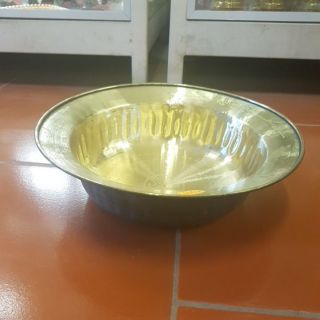 Chậu thau bằng đồng.