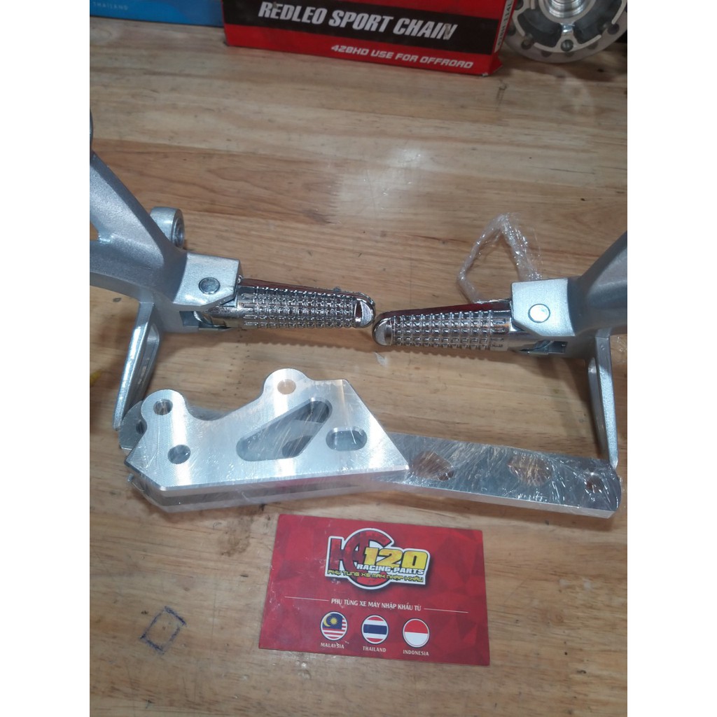 GÁC CHÂN KIỂU RAIDER-CHO XE EX135-EX150-BẠC-ĐEN-GĂN NHƯ ZIN