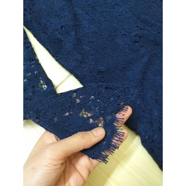 Váy ren hiệu xuất khẩu size 8  thanh lý