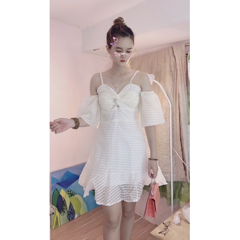 Đầm nude hai dây rớt tay phồng xoắn ngực khoét