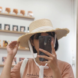 Mũ cói rộng vành đi biển