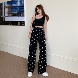 Set áo thun crop-top lệch vai + quần thể thao họa tiết ulzzang ak210