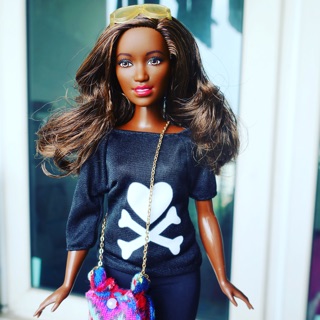 Bán barbie fashionisa da đen