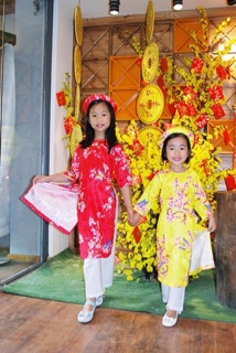 Áo dài cách tân gấm may sẵn chất lượng