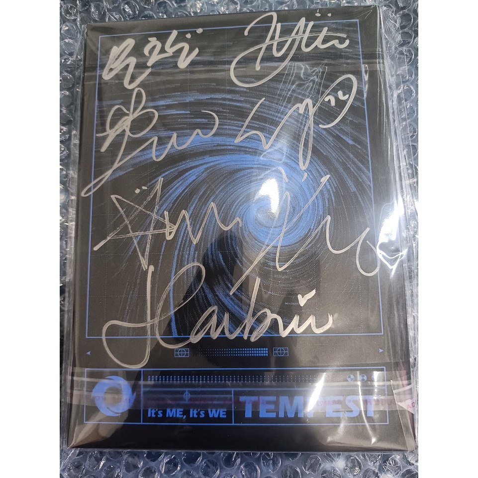Album có chữ kí của bảy thành viên TEMPEST chính hãng (ALBUM SIGNED MWAVE)