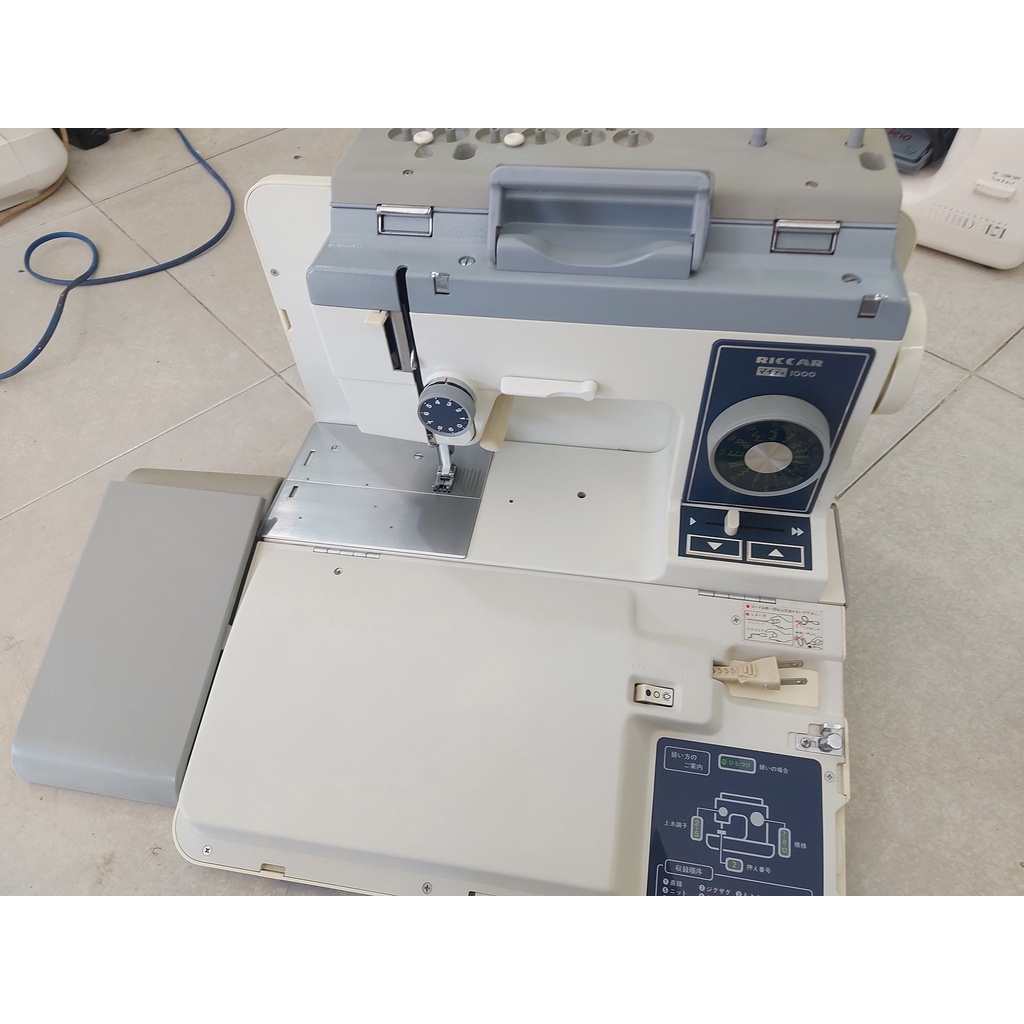 Máy May Thùa Khuy Riccar 1000 Bộ 12 Thẻ Khuy - Thùa Khuy Vest Và Quần âu, Măng Tô Cực Đẹp - Khuy Đẹp, Chắc Chắn