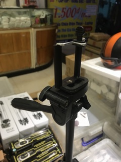 Giá đỡ điện thoại Tripod Kèm Remote Bluetooth