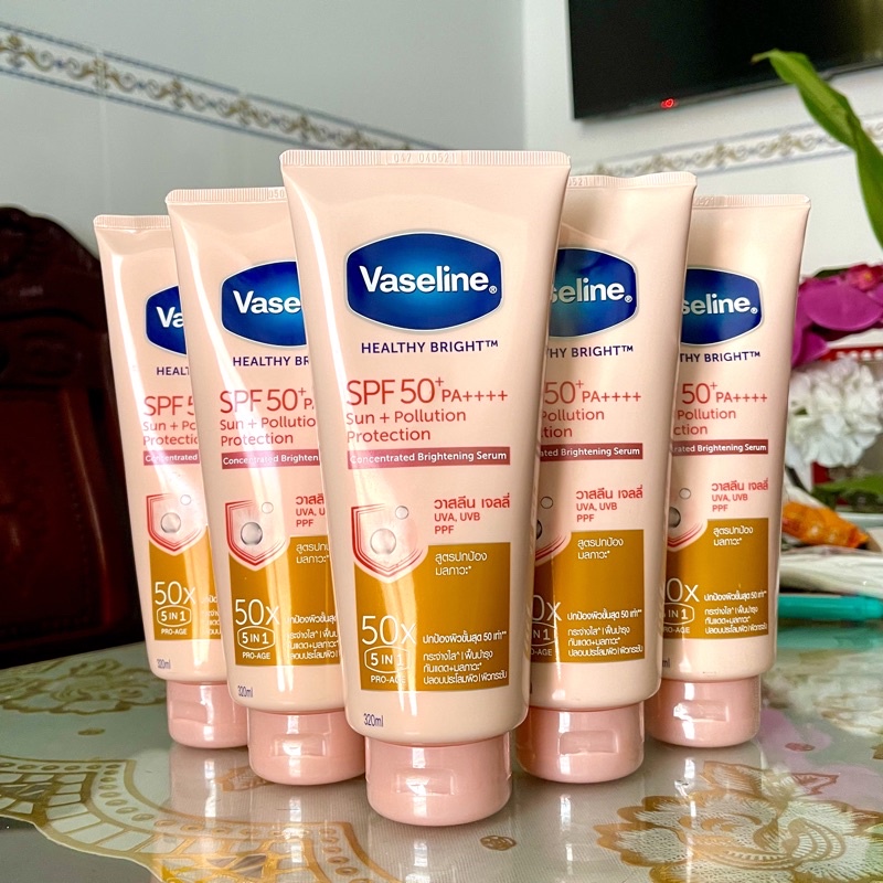 Vaseline 50x Serum chống nắng cơ thể SPF50 + dưỡng da sáng khoẻ 320ML