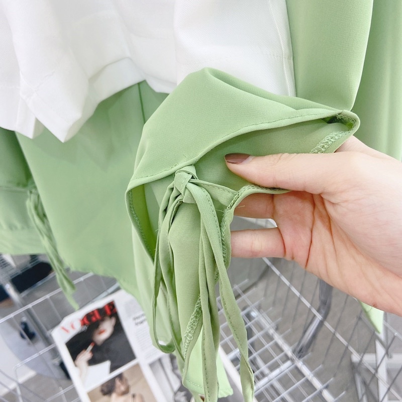 Set áo sơmi lụa xanh kèm quần sort MT