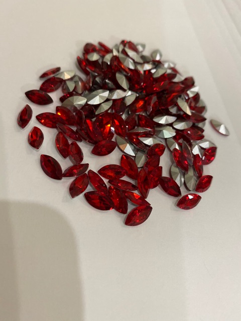 Combo 50v đá khối dáng hạt thóc siêu đẹp màu đỏ