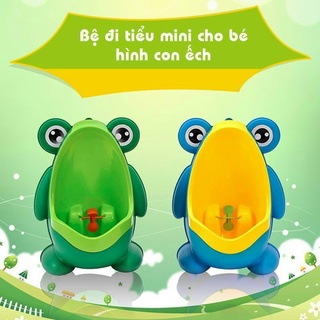 Bô ếch đi tiểu cho bé trai