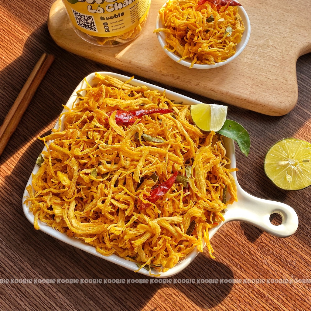 Khô gà lá chanh Koobie 300g, đồ ăn vặt ngon an toàn vệ sinh, giao hàng siêu tốc