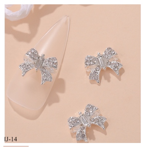 charm trang trí nail